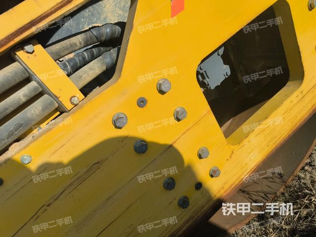 前車架正右側(cè)（壓路機(jī)前后車架）