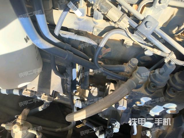 發(fā)動(dòng)機(jī)右側(cè)全景（壓路機(jī)發(fā)動(dòng)機(jī)艙）