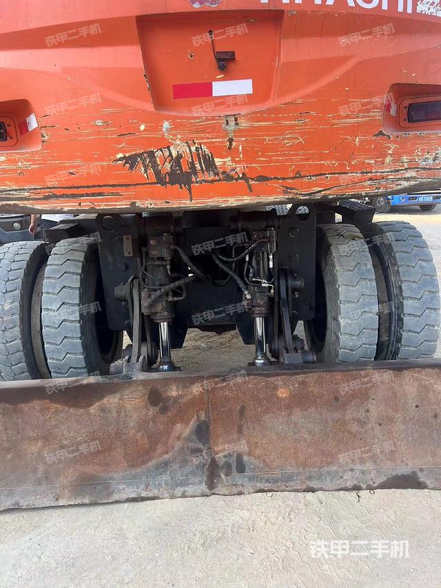 駕駛室頂部(整機(jī)外觀) 駕駛室頂部(整機(jī)外觀)