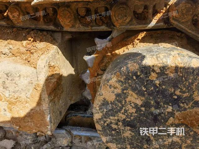 單側(cè)履帶整體(整機(jī)外觀) 單側(cè)履帶整體(整機(jī)外觀)