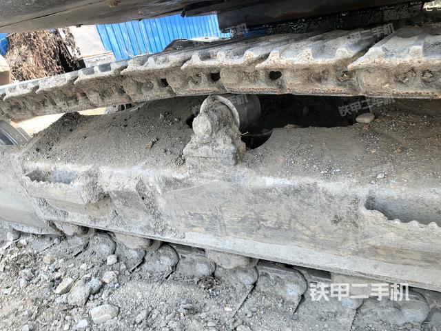 左驅(qū)動輪（行走機構(gòu)）