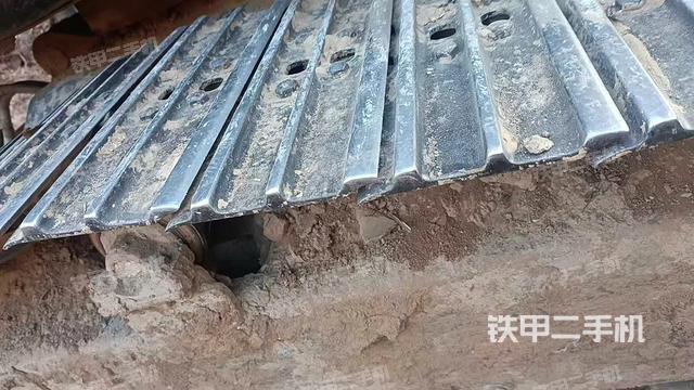 單側(cè)履帶整體（整機(jī)外觀）