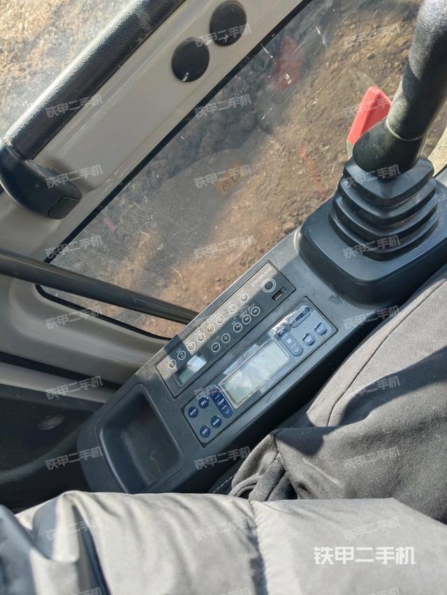 座椅左側(cè)控制臺/音響/含左手柄（駕駛室部分）