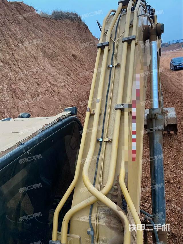 大臂背部俯視(工作和回轉(zhuǎn)裝置) 大臂背部俯視(工作和回轉(zhuǎn)裝置)