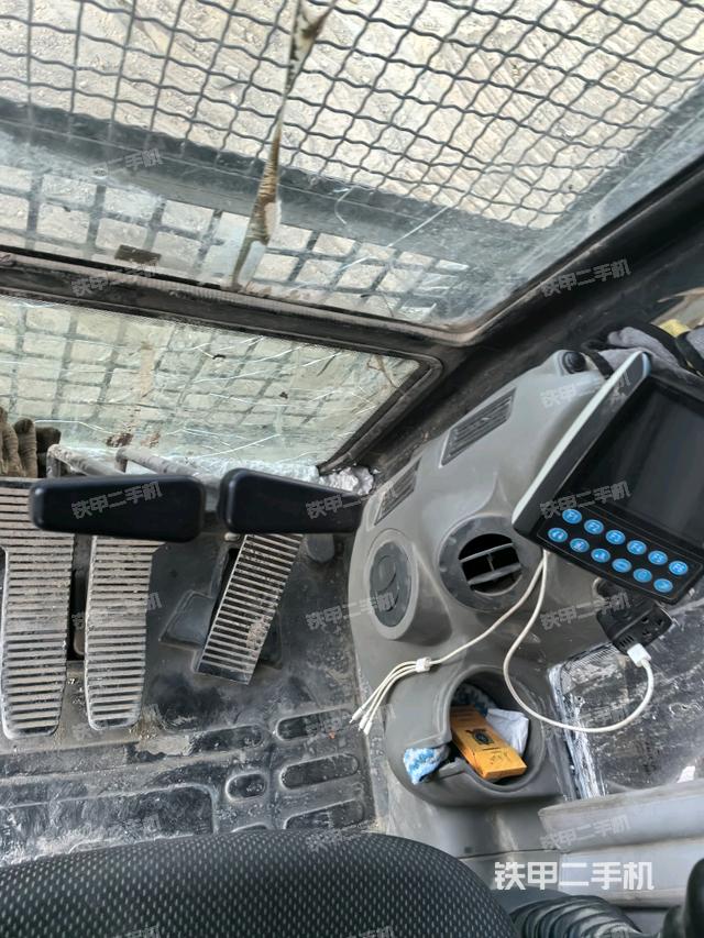 座椅右側(cè)控制臺/鑰匙門/油門/含右手柄（駕駛室部分）