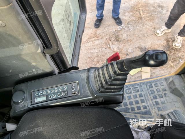 座椅右側(cè)控制臺/鑰匙門/油門/含右手柄（駕駛室部分）