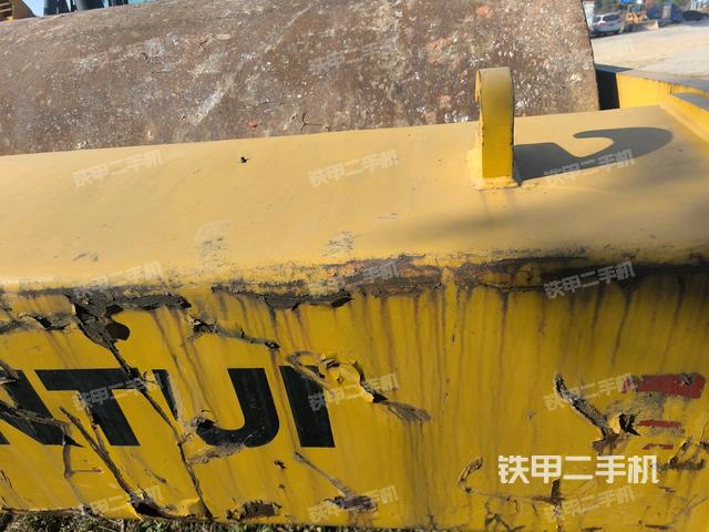 鉸接處油管全景（壓路機(jī)前后車架）