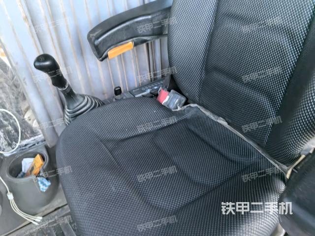 后窗玻璃角標（駕駛室部分）