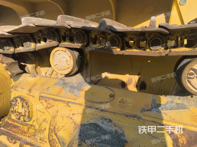 右側(cè)履帶全景(推土機底盤及工作裝置) 右側(cè)履帶全景(推土機底盤及工作裝置)