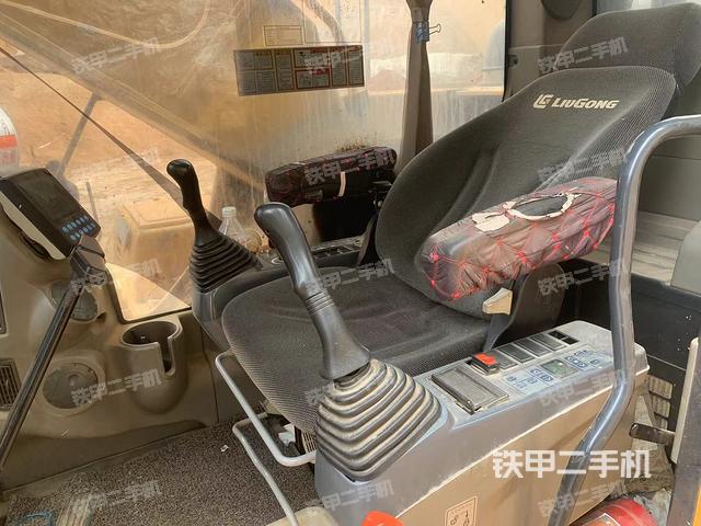 駕駛室整體（整機(jī)外觀）