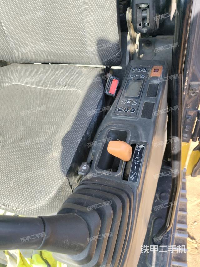 座椅左側(cè)控制臺(tái)/音響/含左手柄（駕駛室部分）