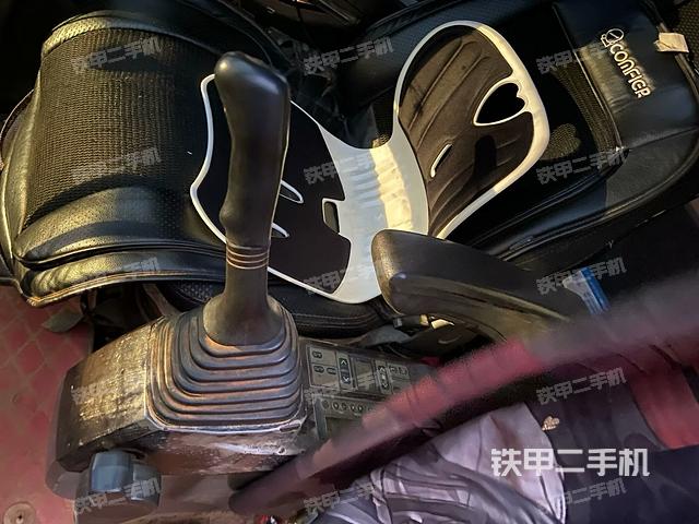 座椅左側(cè)控制臺(tái)/音響/含左手柄(駕駛室部分) 座椅左側(cè)控制臺(tái)/音響/含左手柄(駕駛室部分)