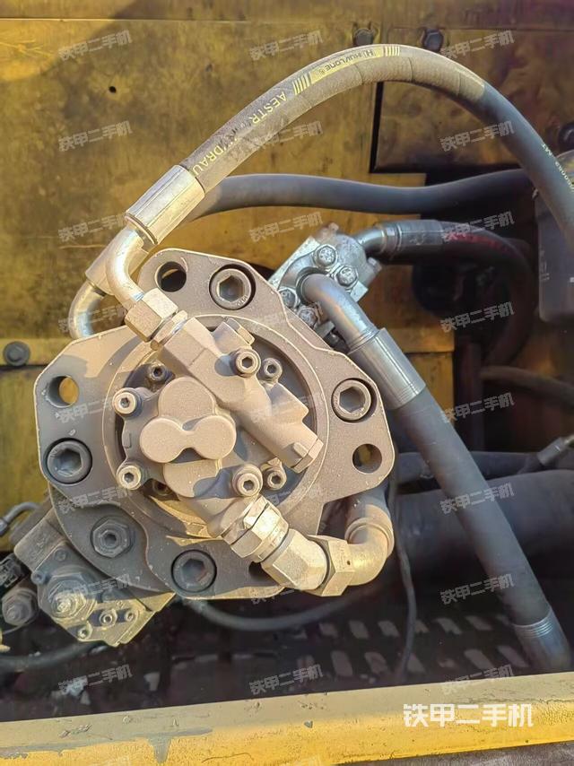 液壓泵艙室正面整體(整機(jī)外觀) 液壓泵艙室正面整體(整機(jī)外觀)