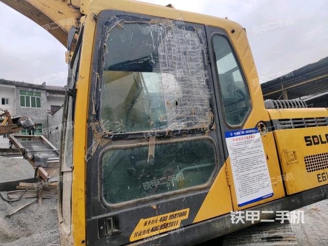 左后方玻璃角標(駕駛室部分) 左后方玻璃角標(駕駛室部分)