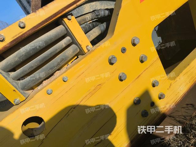 前車架正左側(cè)（壓路機(jī)前后車架）