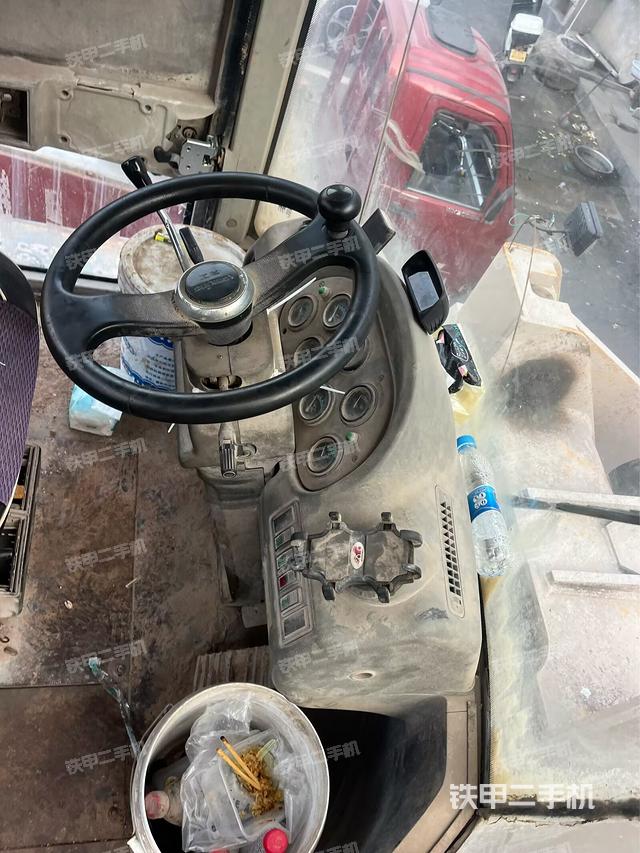 駕駛室工作臺(tái)（整機(jī)外觀及大件）