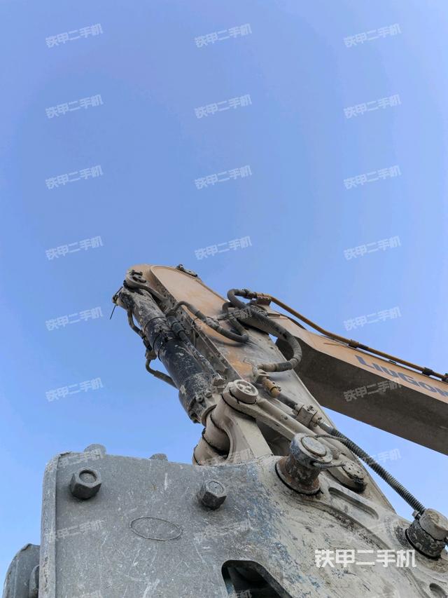 大臂油缸整體?豎拍（工作和回轉(zhuǎn)裝置）