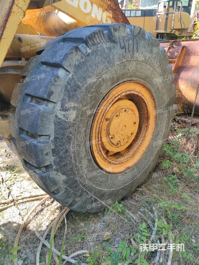 右前輪（行走機(jī)構(gòu)）