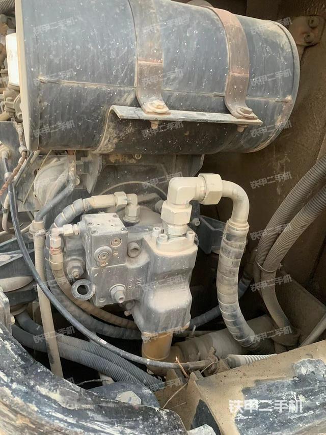 液壓泵艙室正面整體(整機(jī)外觀) 液壓泵艙室正面整體(整機(jī)外觀)