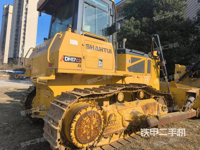 右后45°(推土機整車外觀) 右后45°(推土機整車外觀)