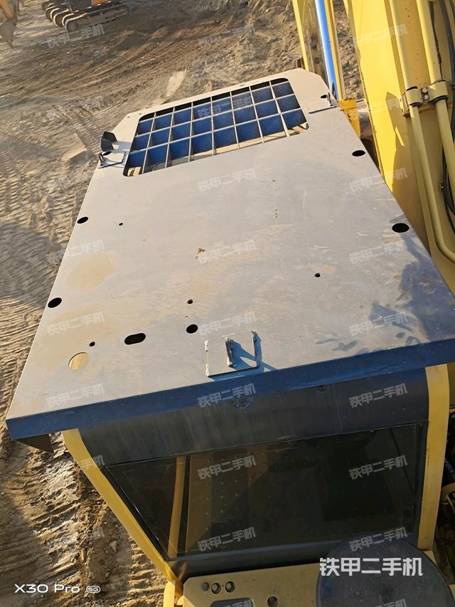 駕駛室頂部（整機外觀）