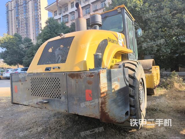 右后45°（壓路機(jī)整機(jī)外觀）