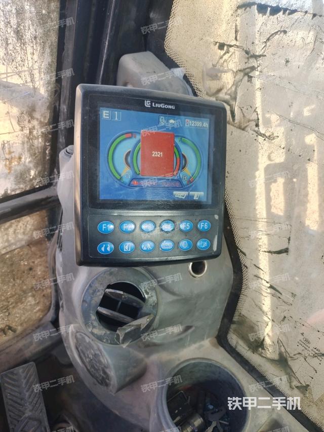 駕駛室左前45度（駕駛室部分）