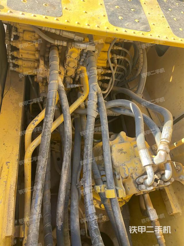 回轉(zhuǎn)馬達和主控閥（整機外觀）