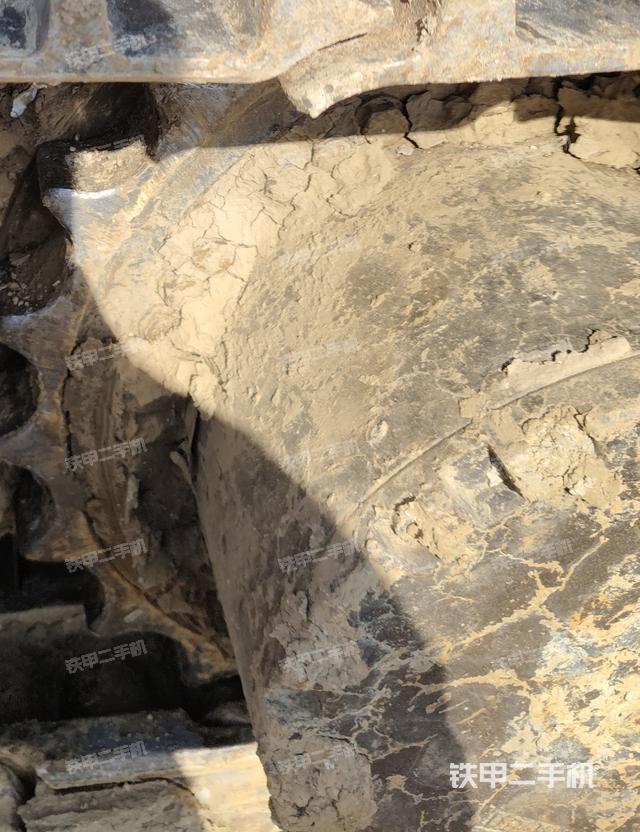 右驅(qū)動輪（行走機(jī)構(gòu)）