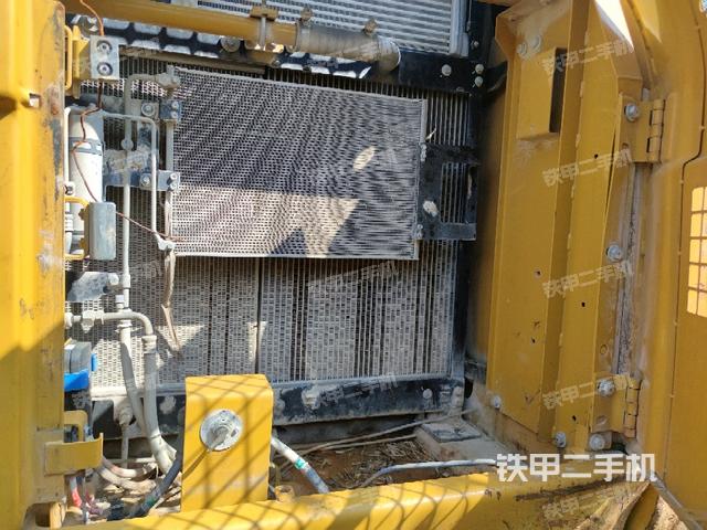 散熱器正面(大件艙室) 散熱器正面(大件艙室)