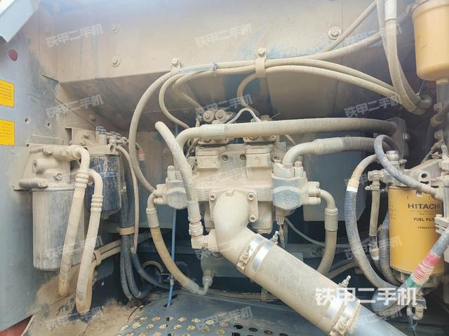 液壓泵艙室正面整體(整機(jī)外觀(guān)) 液壓泵艙室正面整體(整機(jī)外觀(guān))