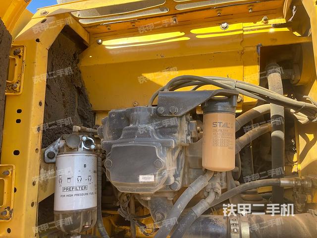 液壓泵艙室正面整體（整機外觀）