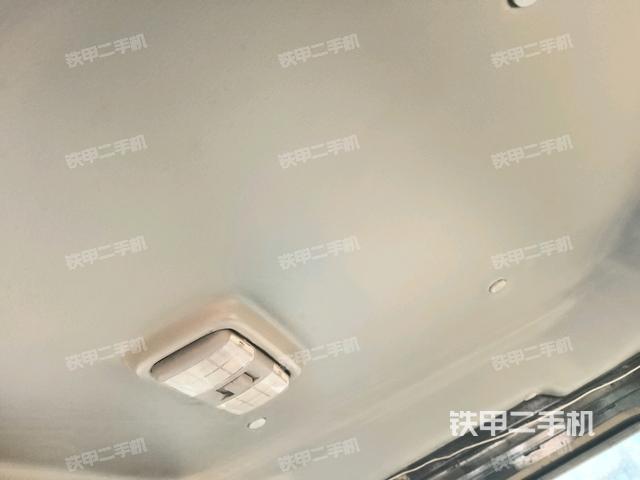 駕駛室側(cè)向上照全景（壓路機(jī)駕駛室）