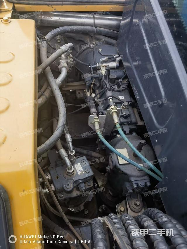 液壓泵艙室正面整體（整機外觀）