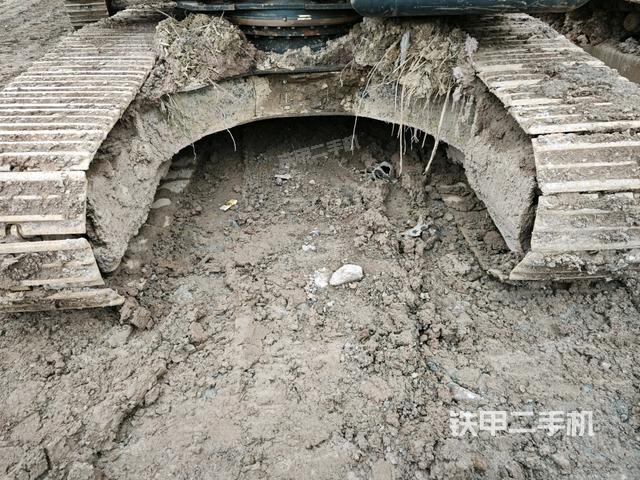 轉(zhuǎn)盤和下車架正前（工作和回轉(zhuǎn)裝置）