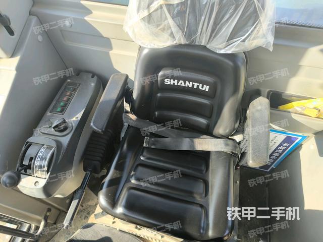 駕駛室內(nèi)部（駕駛室/操作室）