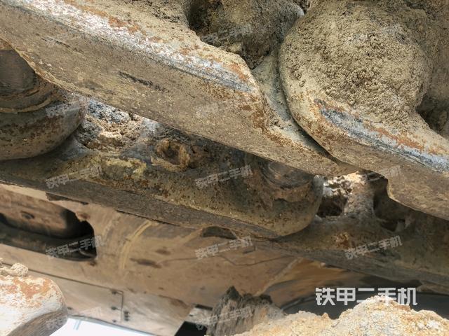 右驅(qū)動輪（行走機構(gòu)）