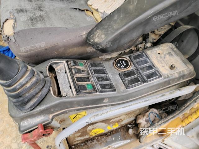 座椅左側(cè)控制臺/音響/含左手柄(駕駛室部分) 座椅左側(cè)控制臺/音響/含左手柄(駕駛室部分)