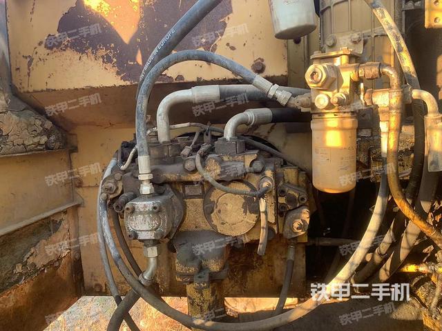 液壓泵艙室正面整體(整機(jī)外觀) 液壓泵艙室正面整體(整機(jī)外觀)