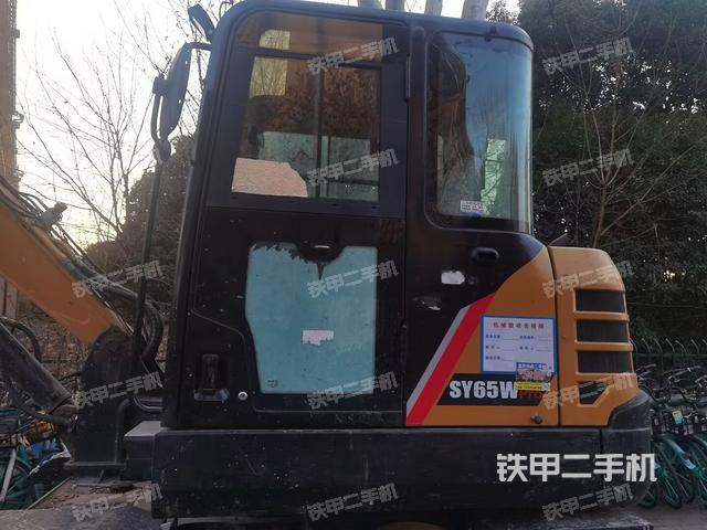 駕駛室整體（整機外觀）