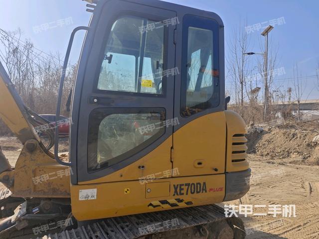 駕駛室整體（整機外觀）