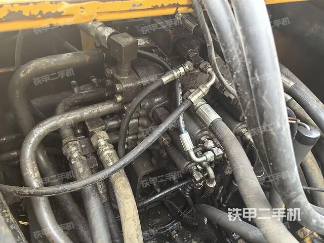 回转马达和主控阀（整机外观）