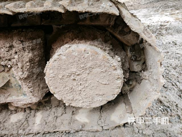 右驅(qū)動輪（行走機(jī)構(gòu)）