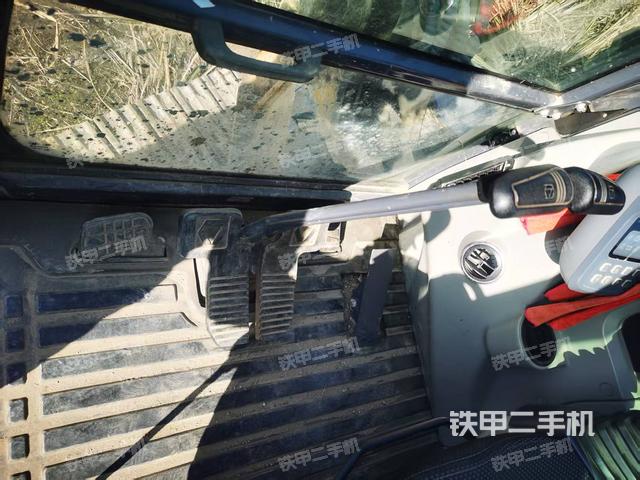 回转马达和主控阀（整机外观）