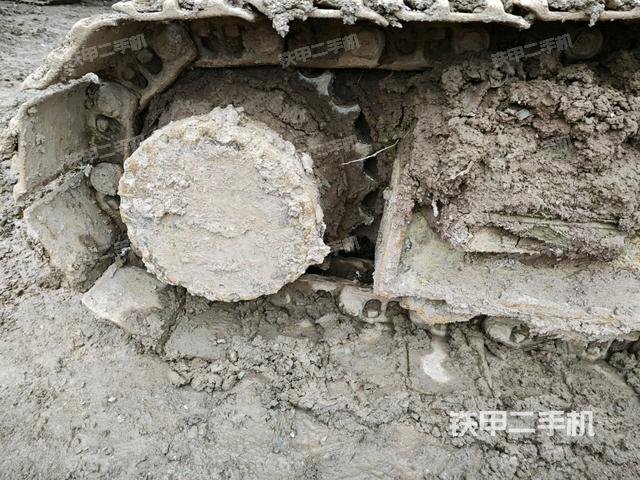 左驅(qū)動輪（行走機(jī)構(gòu)）