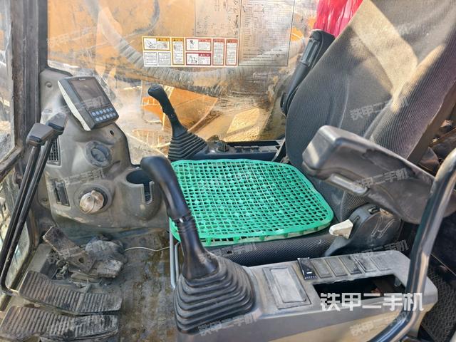 駕駛室左前45度（駕駛室部分）