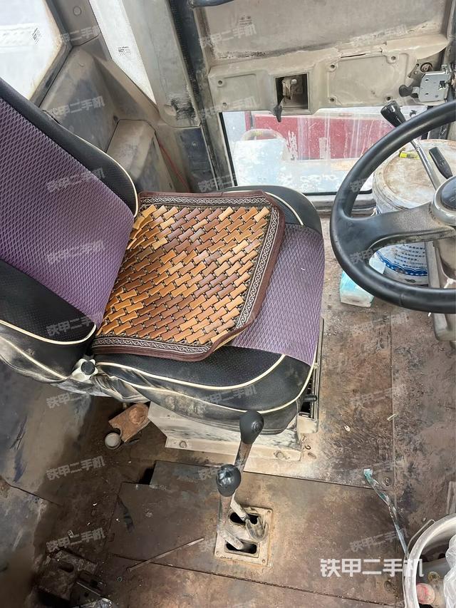 駕駛室操作臺(tái)（整機(jī)外觀及大件）