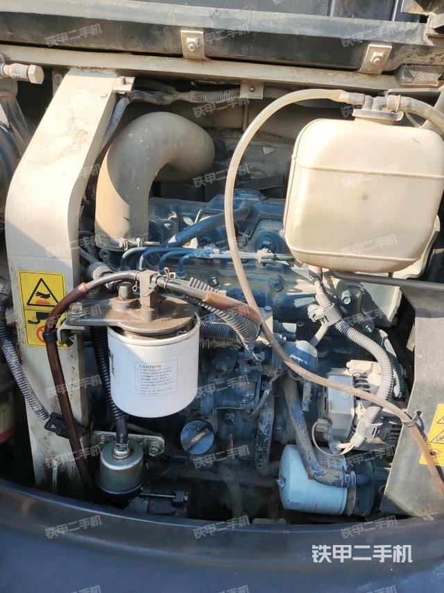 發(fā)動(dòng)機(jī)室（上車(chē)部件）