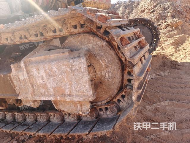 左驅(qū)動輪（行走機構(gòu)）