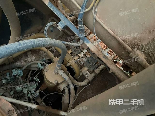 中央回轉(zhuǎn)接頭特寫(xiě)(上車部件) 中央回轉(zhuǎn)接頭特寫(xiě)(上車部件)